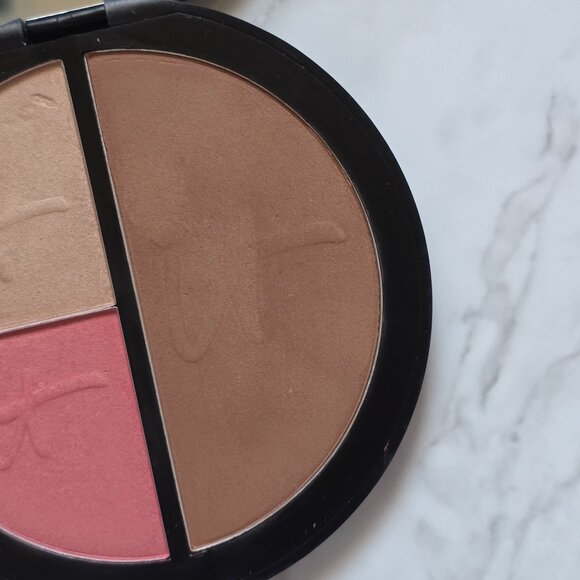 IT Cosmetics LIVE LOVE LAUGH VITALITY Face Disk (0.78 oz.) - Picture 6 of 8